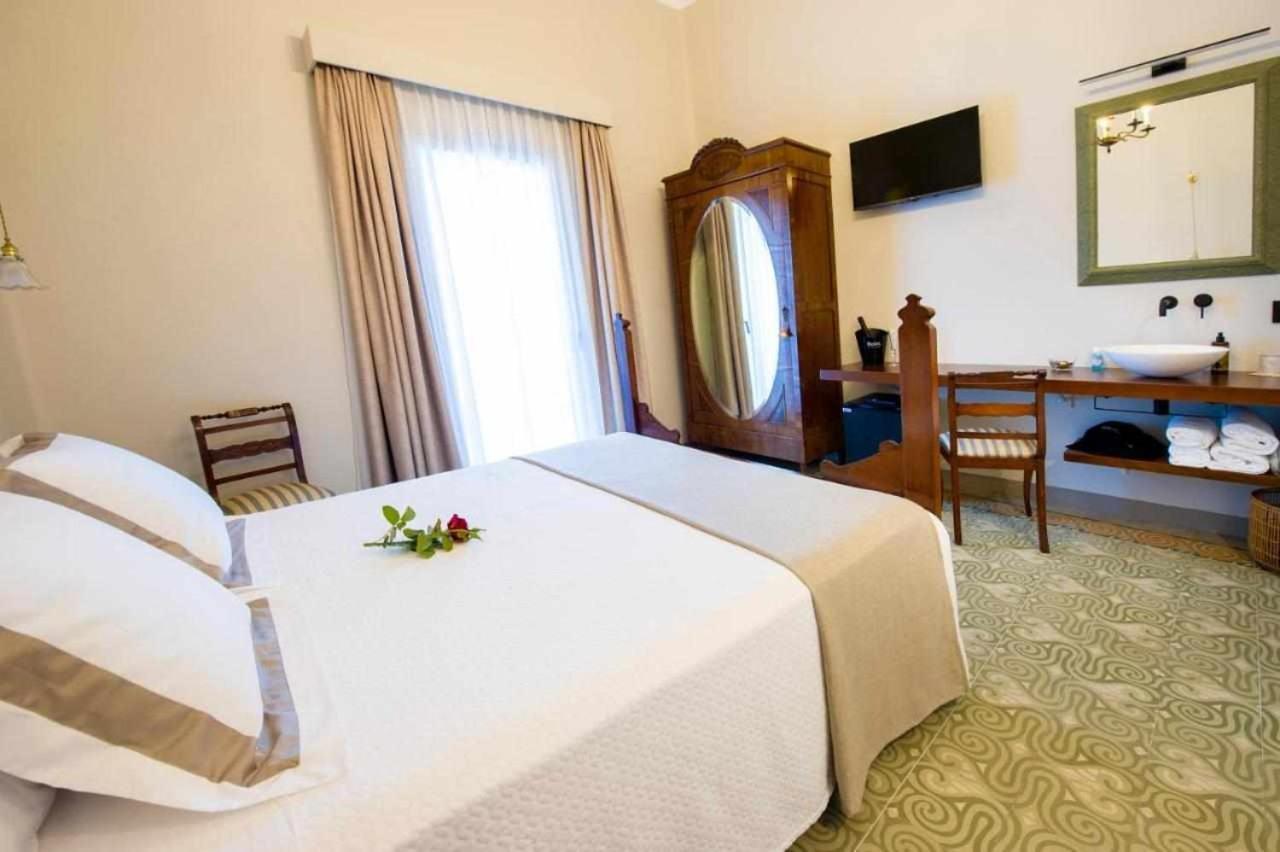 Bed and Breakfast Bolet Casa Modernista Castellvi de la Marca Esterno foto